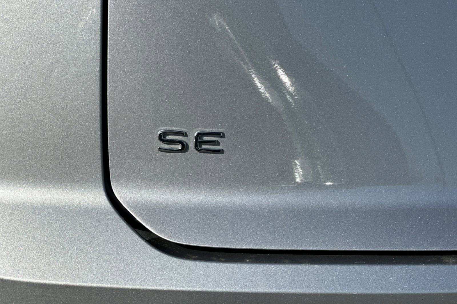 Used 2024 Volkswagen Atlas Cross Sport SE image 33