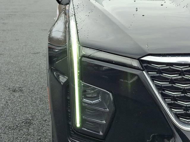 Used 2024 Cadillac XT4 Luxury w/ Cold Weather Package AWD/4WD image 10