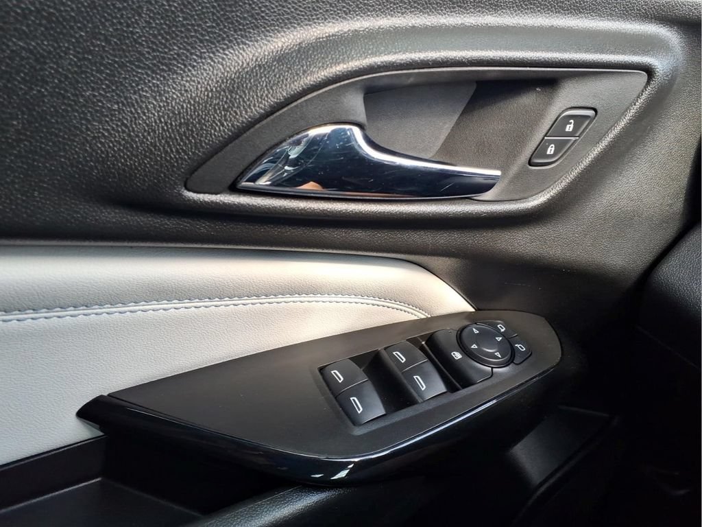 Used 2024 Chevrolet Trax LT w/ Driver Confidence Package FWD image 25