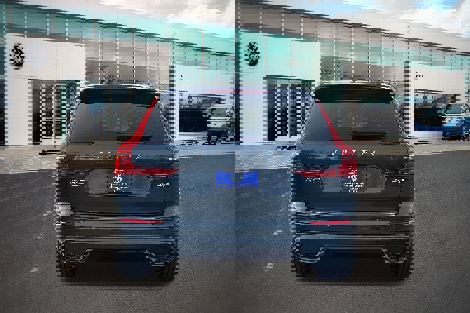 Used 2023 Volvo XC60 B6 Ultimate w/ Climate Package image 6