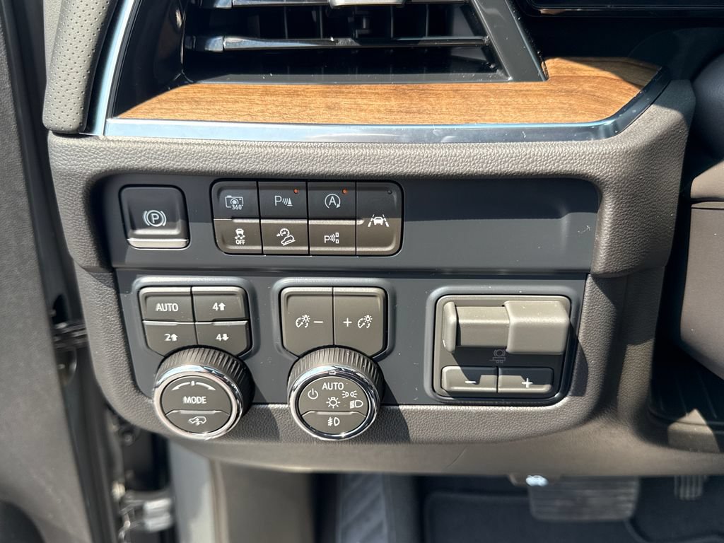Certified 2026 Chevrolet Tahoe High Country AWD/4WD image 18