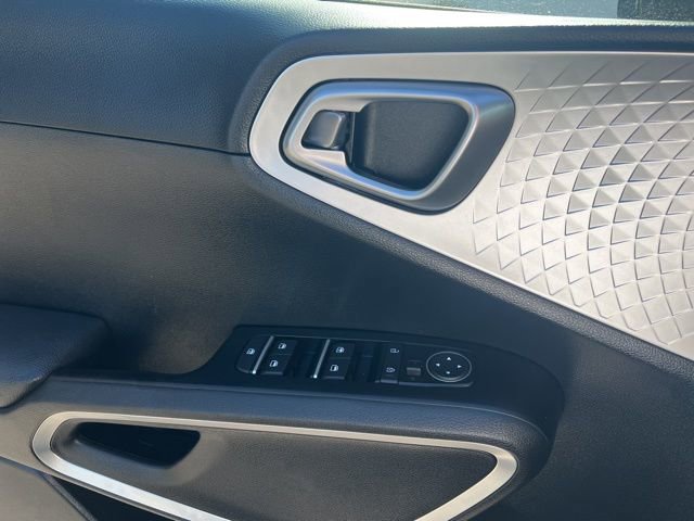 Used 2025 Kia Soul LX w/ LX Technology Package FWD image 22