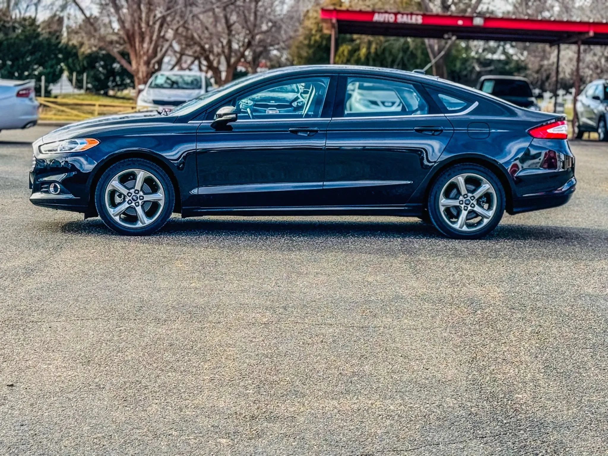 Used 2014 Ford Fusion SE FWD image 4