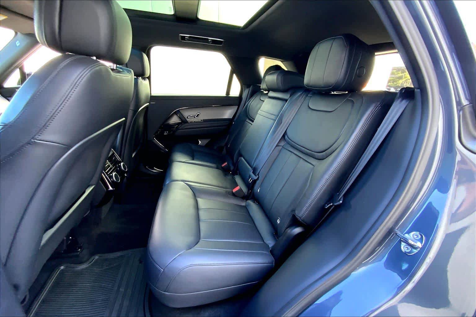 Used 2025 Land Rover Range Rover Sport SE AWD/4WD image 19