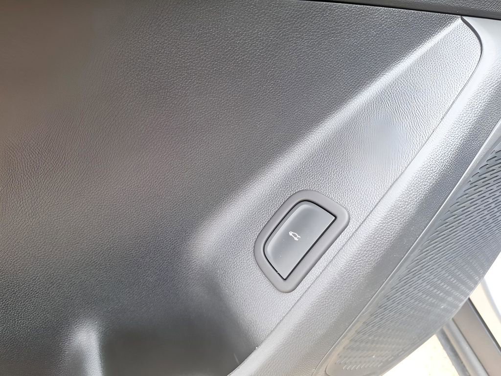 Used 2025 Chevrolet Traverse Z71 image 20