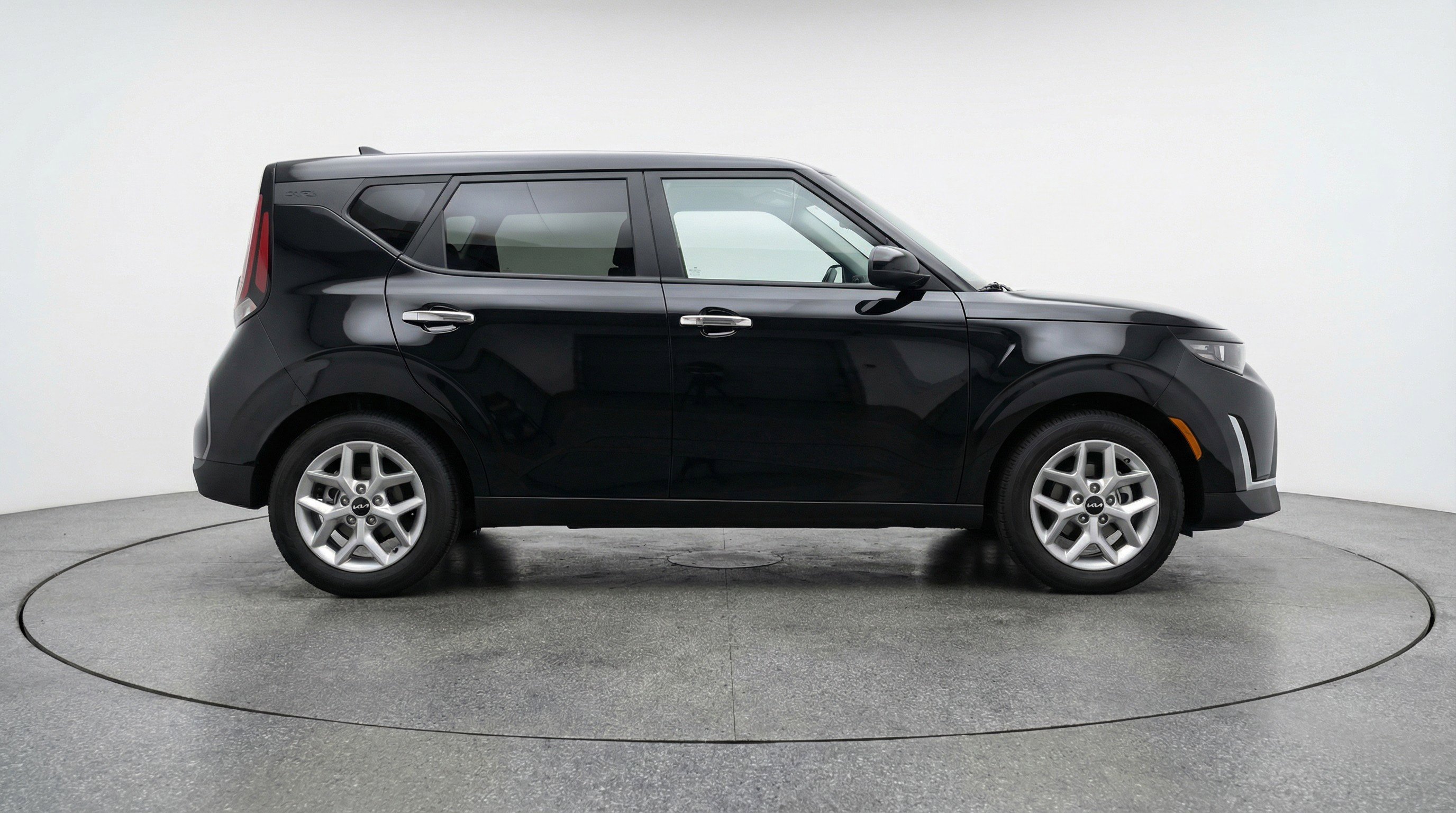 Used 2025 Kia Soul LX w/ LX Technology Package image 11