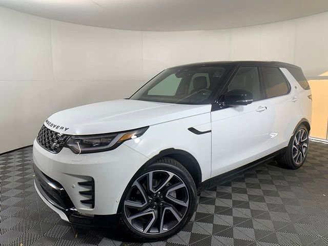 Certified 2025 Land Rover Discovery Dynamic SE image 1
