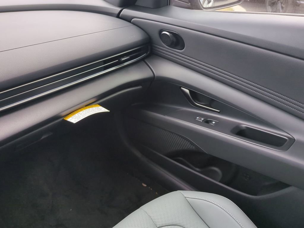 New 2026 Hyundai Elantra Limited image 18