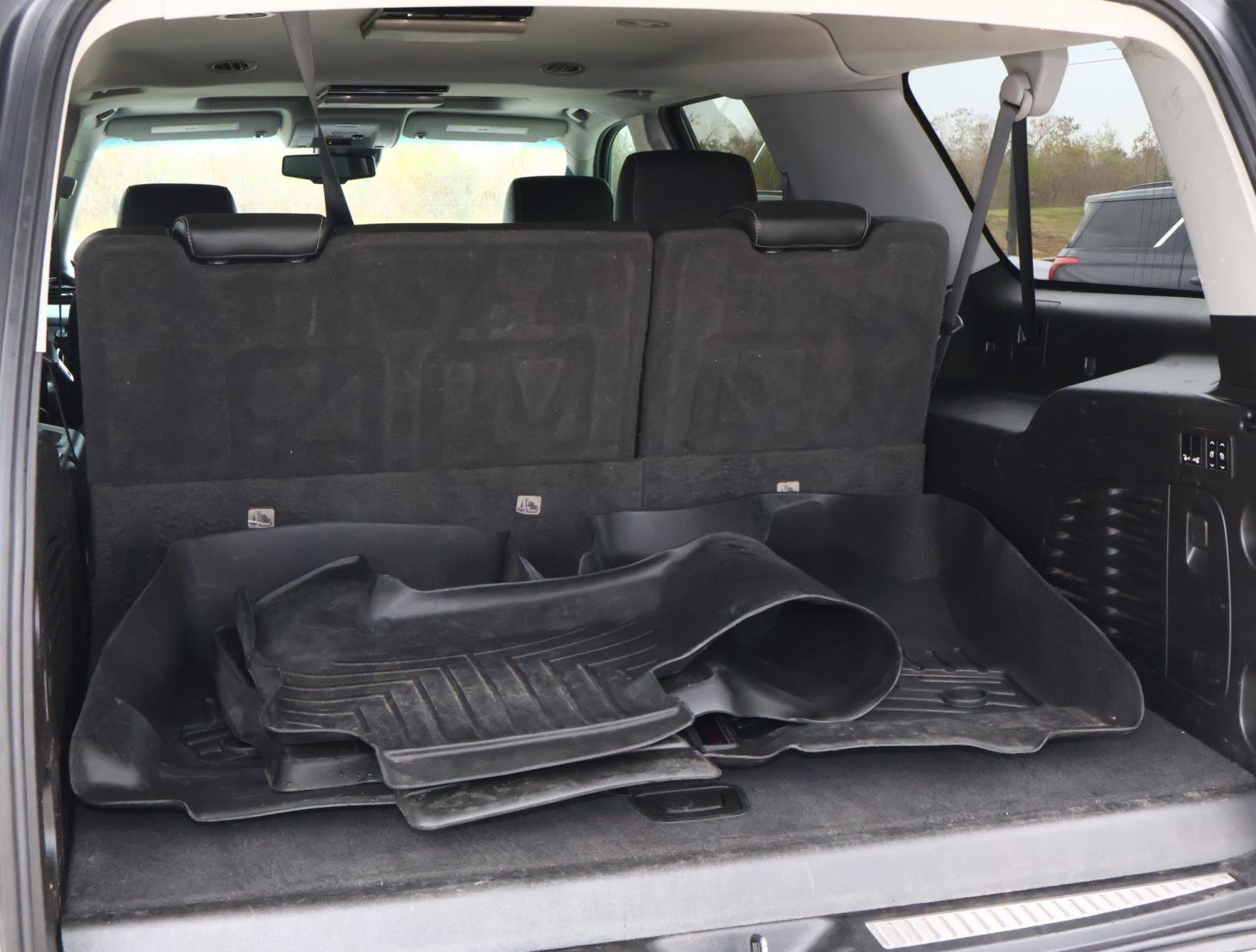 Used 2019 Chevrolet Suburban LT image 24