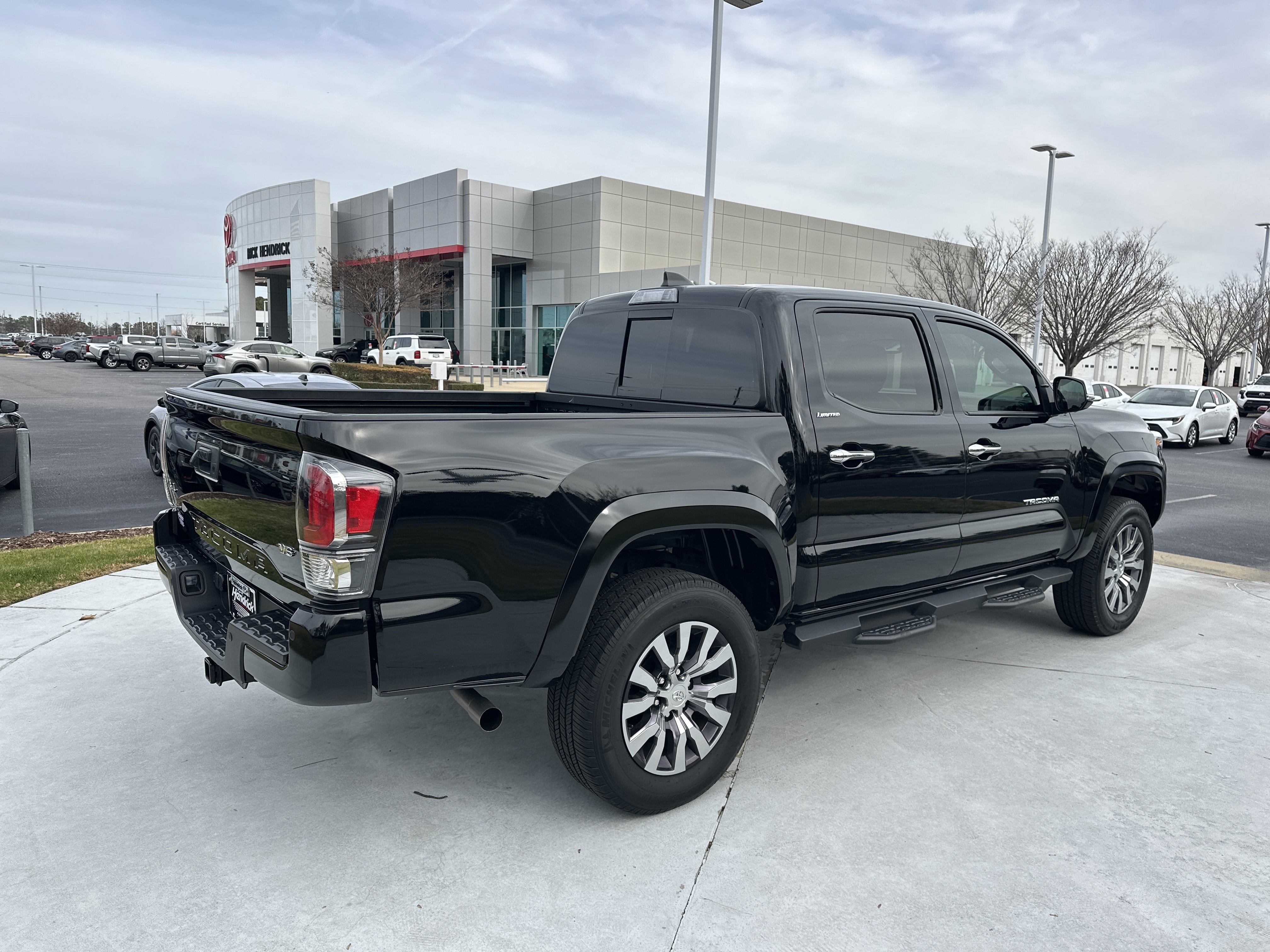 Used 2023 Toyota Tacoma Limited image 10