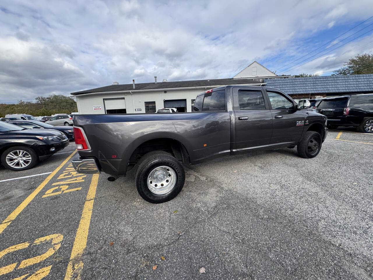 Used 2016 RAM 3500 Laramie image 28
