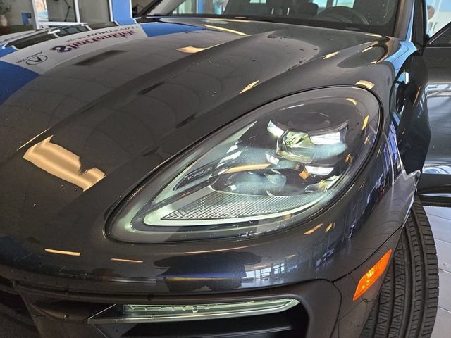 Used 2025 Porsche Macan AWD/4WD image 28