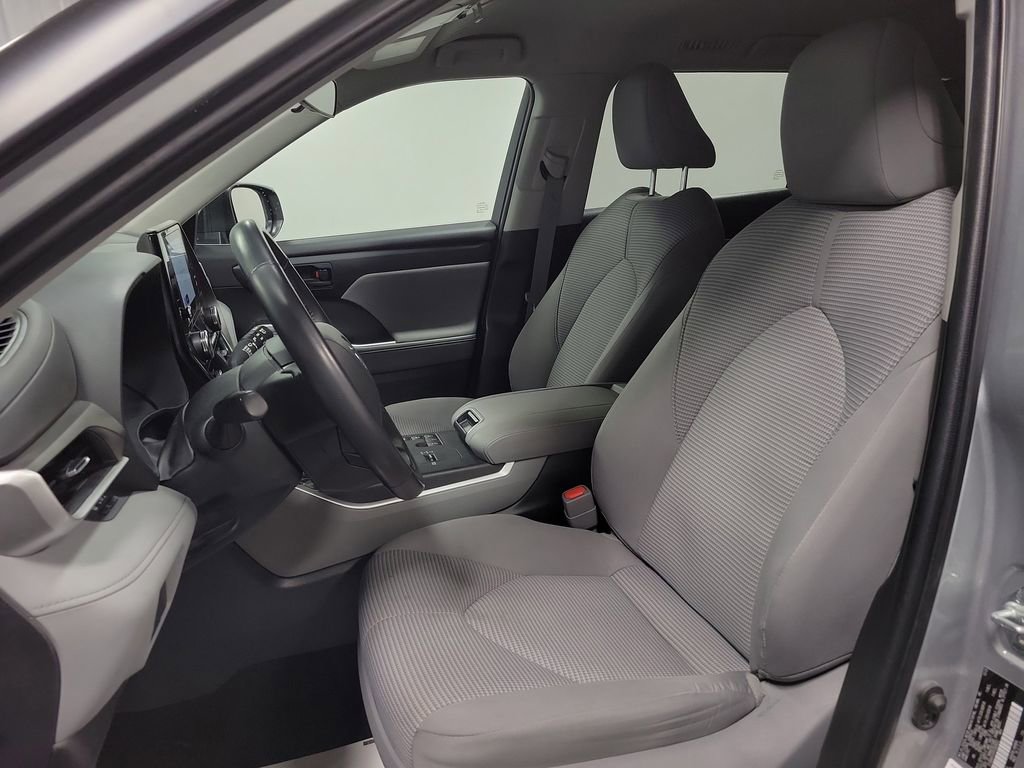 Used 2023 Toyota Highlander LE image 13