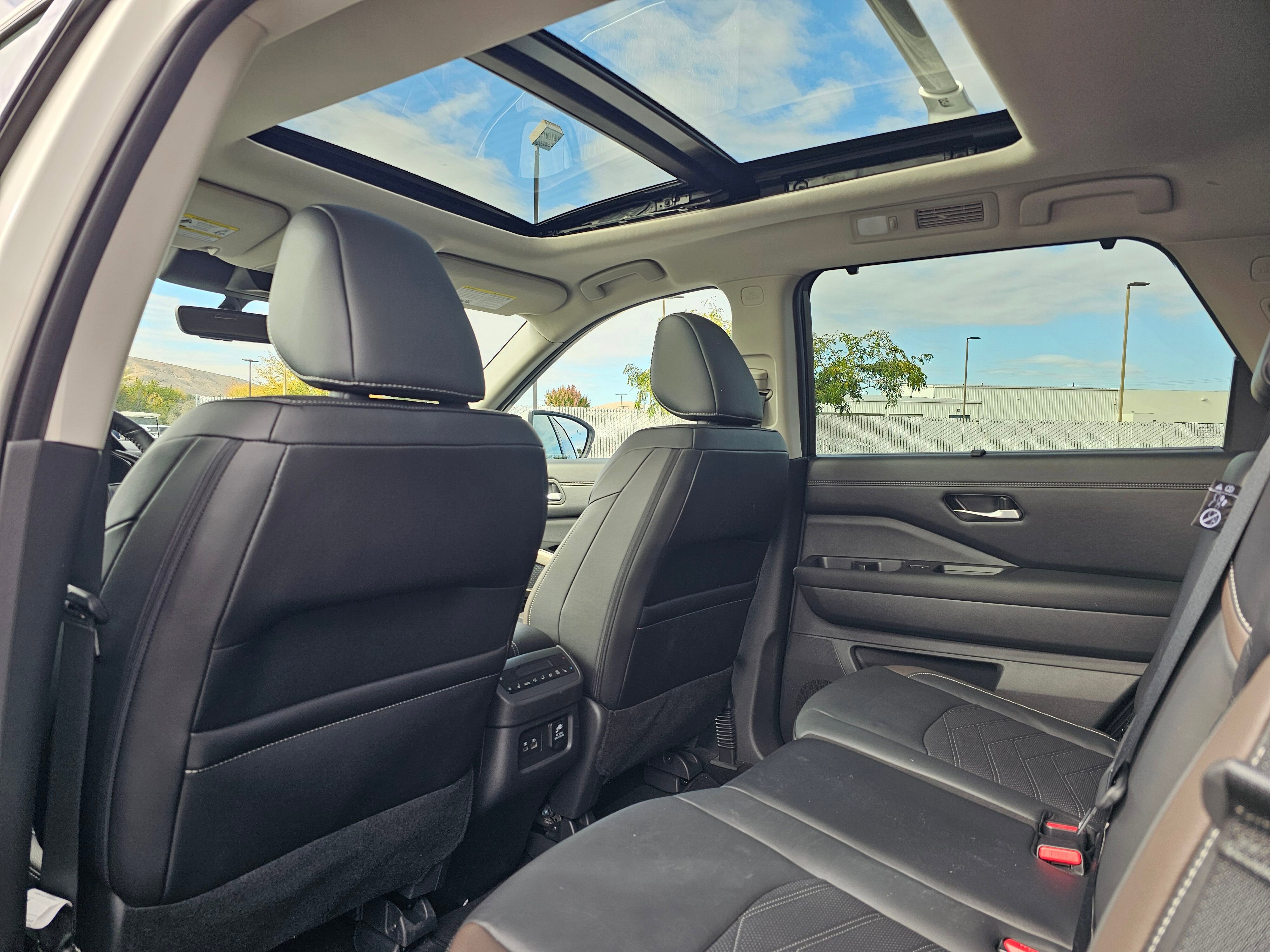 Used 2024 Nissan Pathfinder Platinum w/ Cargo Package image 12