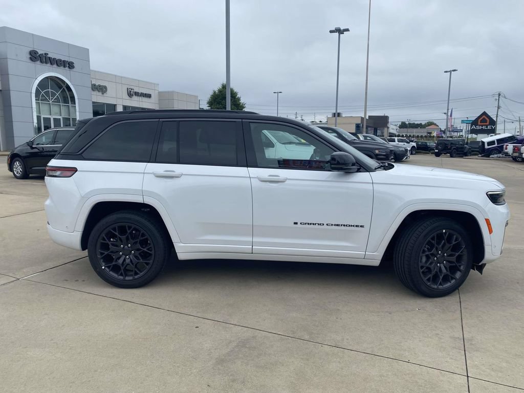 New 2026 Jeep Grand Cherokee Summit w/ Obsidian Package AWD/4WD image 37