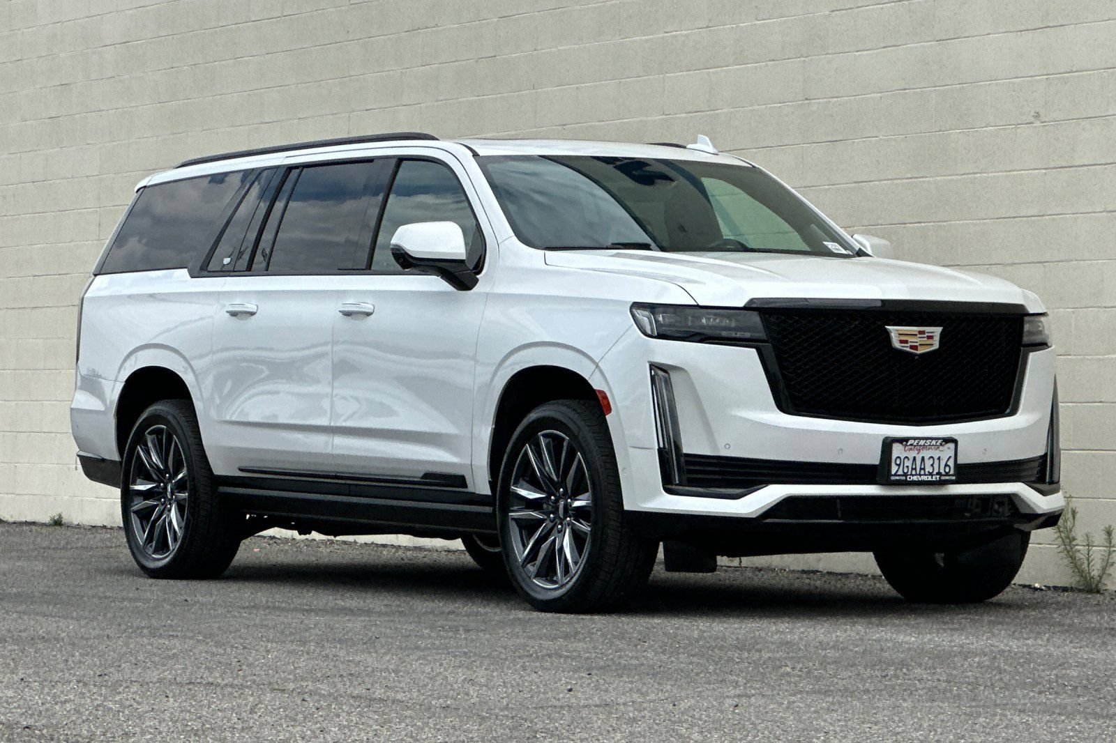 Certified 2023 Cadillac Escalade ESV Sport Platinum w/ Heavy-Duty Trailer Package AWD/4WD image 2