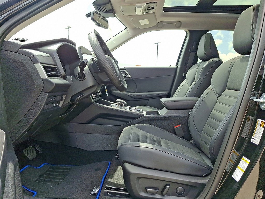 New 2025 Mitsubishi Outlander SE image 6