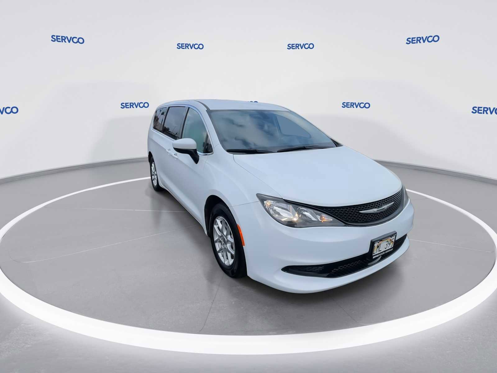 Used 2022 Chrysler Voyager LX image 2