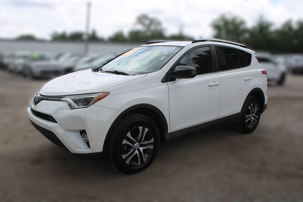 Used 2018 Toyota RAV4 LE FWD image 14