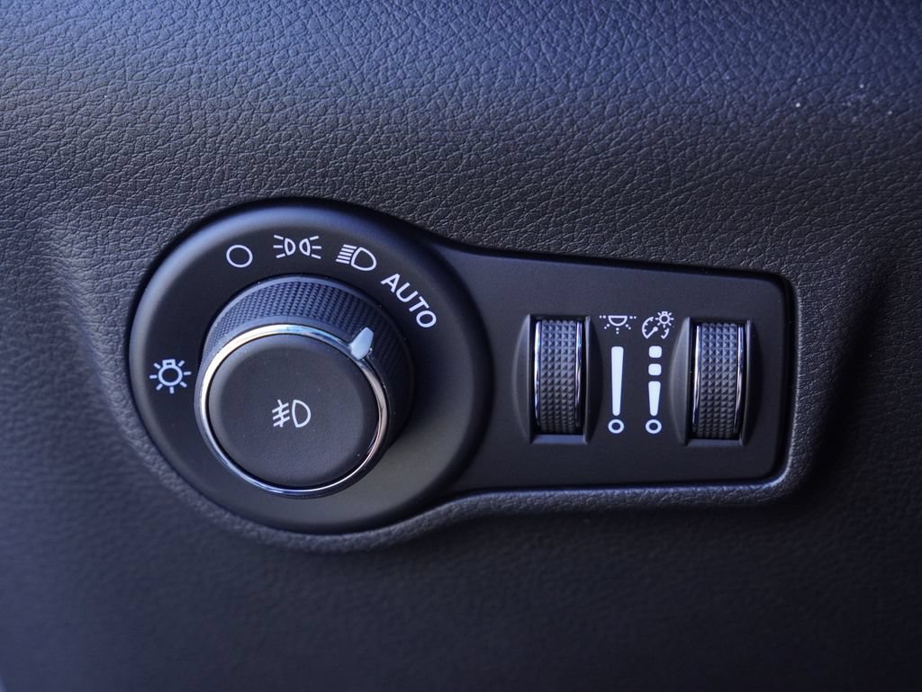 Certified 2026 Jeep Compass Latitude AWD/4WD image 13