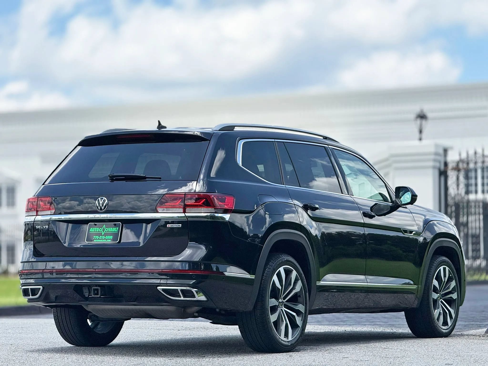 Used 2022 Volkswagen Atlas SEL Premium AWD/4WD image 11