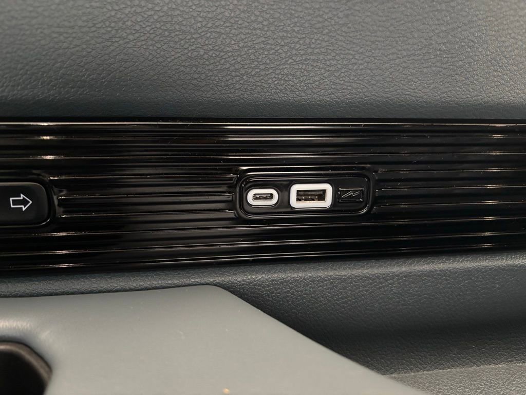 Used 2022 Jeep Grand Wagoneer Series III w/ Rear Seat Video Group 1 image 24