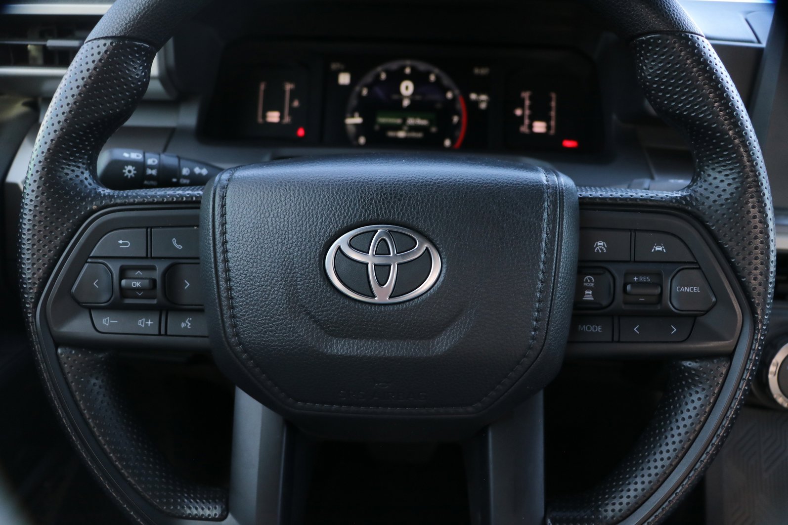 Used 2025 Toyota Tacoma SR5 AWD/4WD image 17