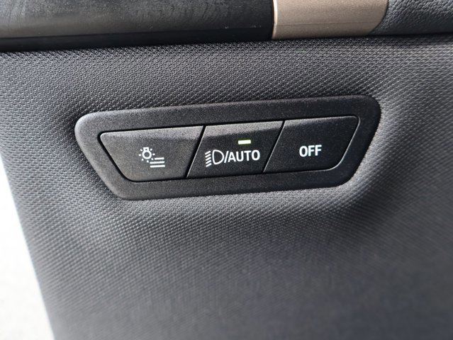 Used 2023 BMW iX xDrive50 w/ Premium Package image 15