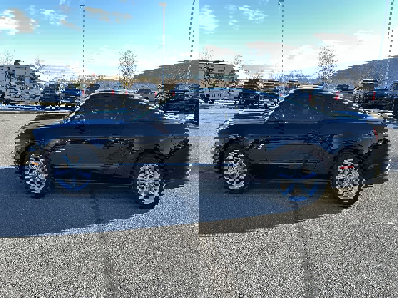 Used 2011 Ford Mustang GT Premium image 4