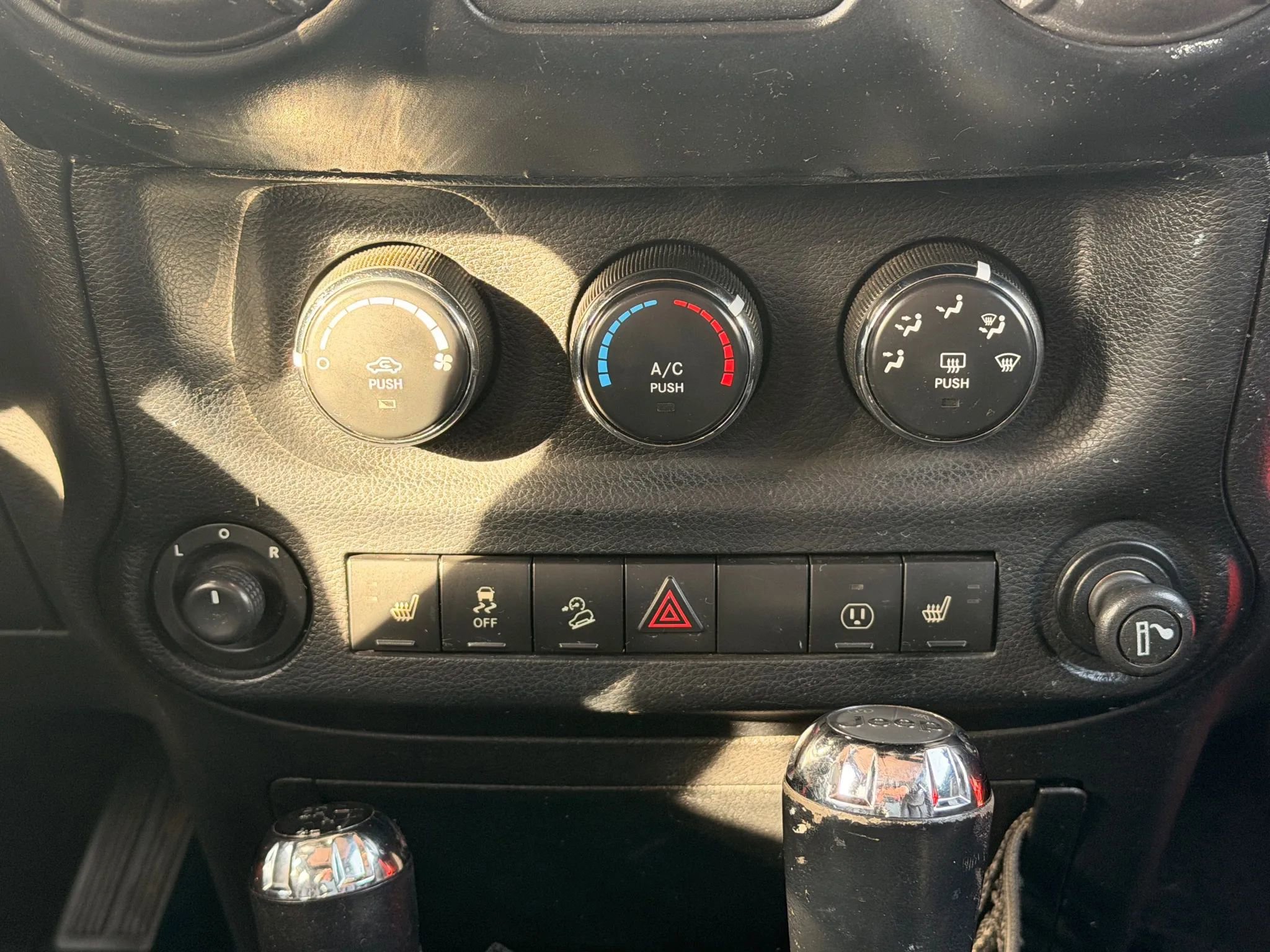 Used 2013 Jeep Wrangler Sahara AWD/4WD image 29