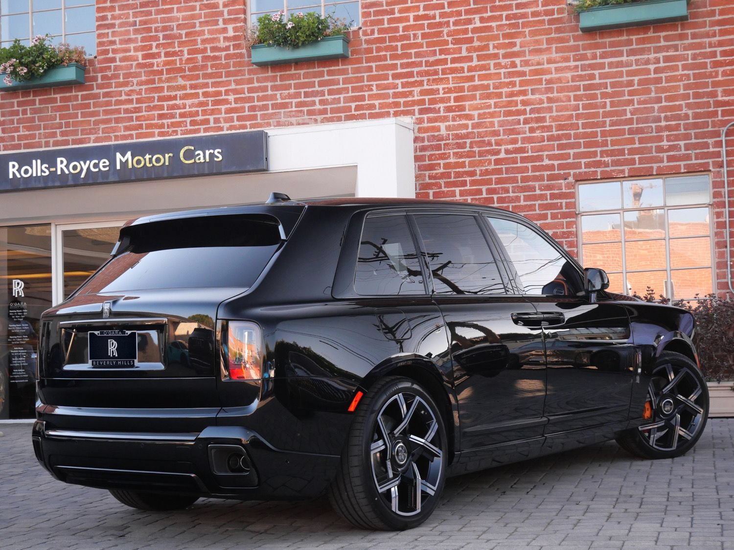 New 2027 Rolls-Royce Cullinan Black Badge AWD/4WD image 2