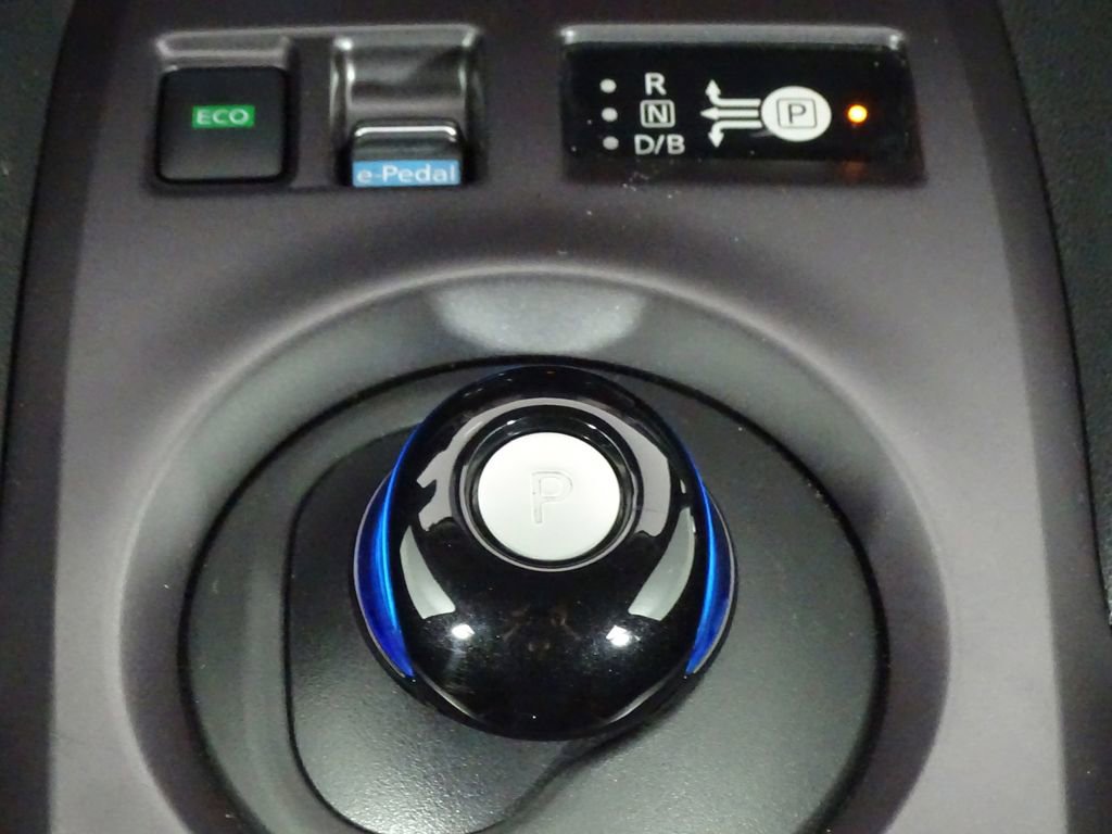 Used 2023 Nissan Leaf S image 37