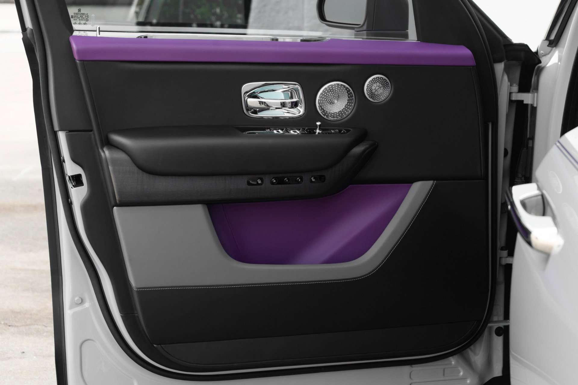 Used 2024 Rolls-Royce Cullinan image 30