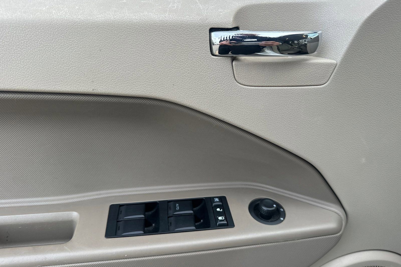 Used 2009 Dodge Caliber SXT image 10