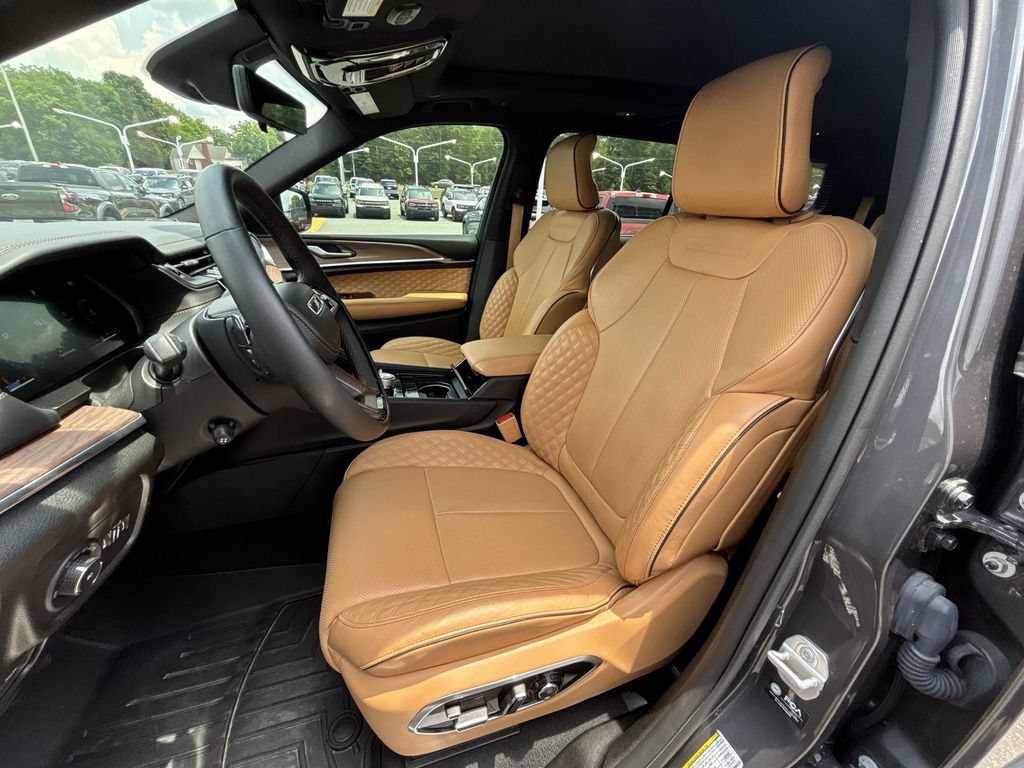 Used 2024 Jeep Grand Cherokee L Summit w/ Advanced Protech Group IV AWD/4WD image 13