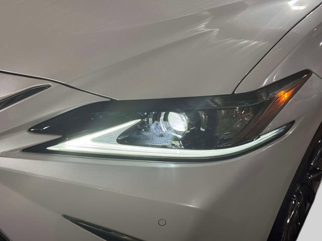 Used 2024 Lexus ES 300h w/ Technology Package FWD image 11