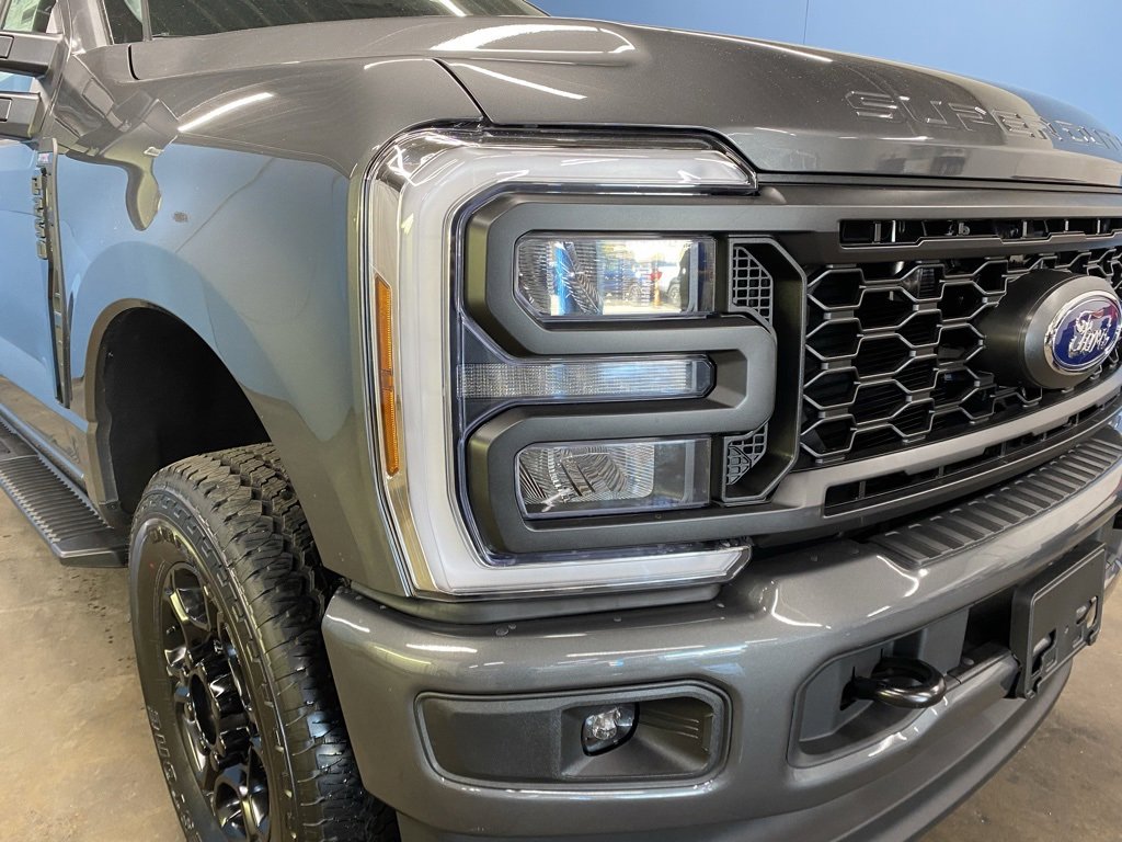 New 2026 Ford F250 4x4 Crew Cab Super Duty image 2