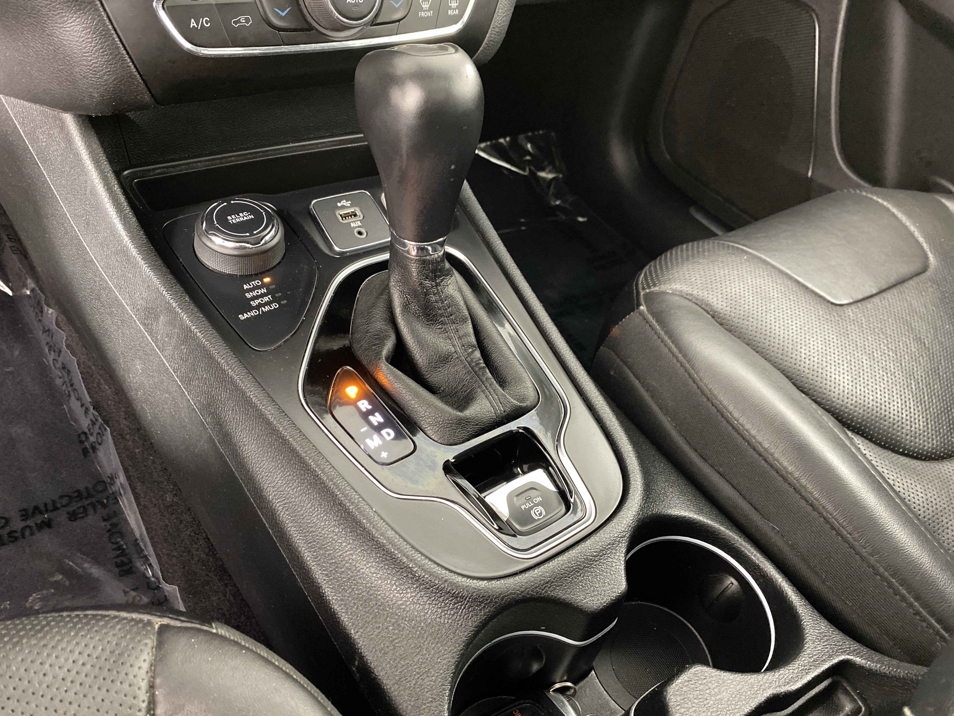Used 2019 Jeep Cherokee Limited w/ Luxury Group AWD/4WD image 32