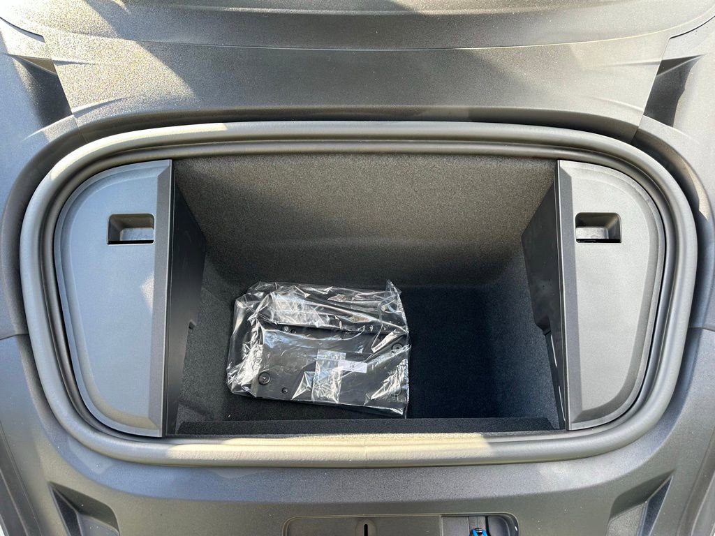 Used 2025 Porsche Taycan 4S image 40