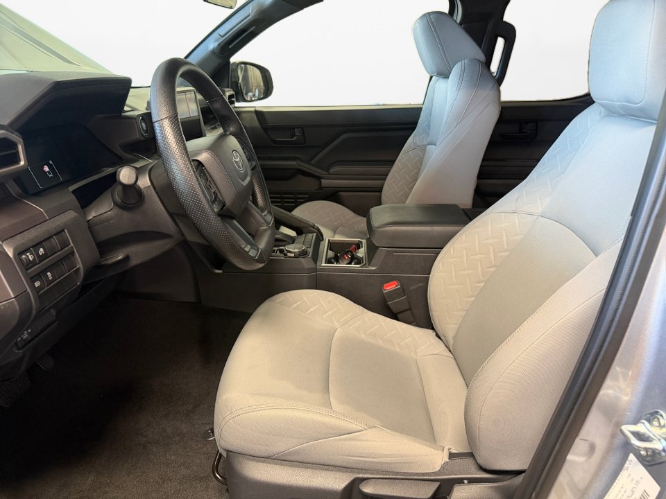 Certified 2025 Toyota Tacoma SR5 AWD/4WD image 11