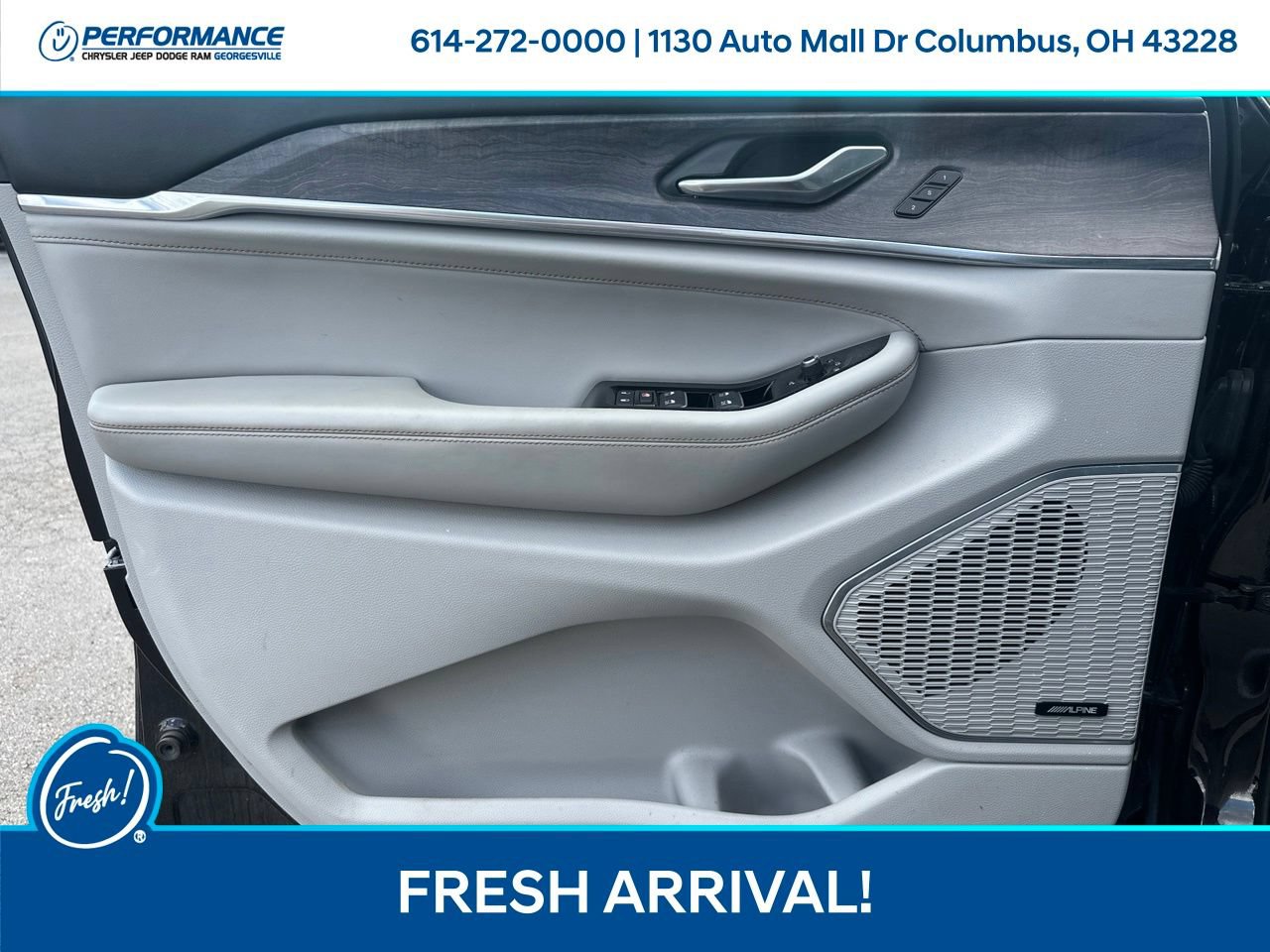Used 2023 Jeep Grand Cherokee Overland AWD/4WD image 11