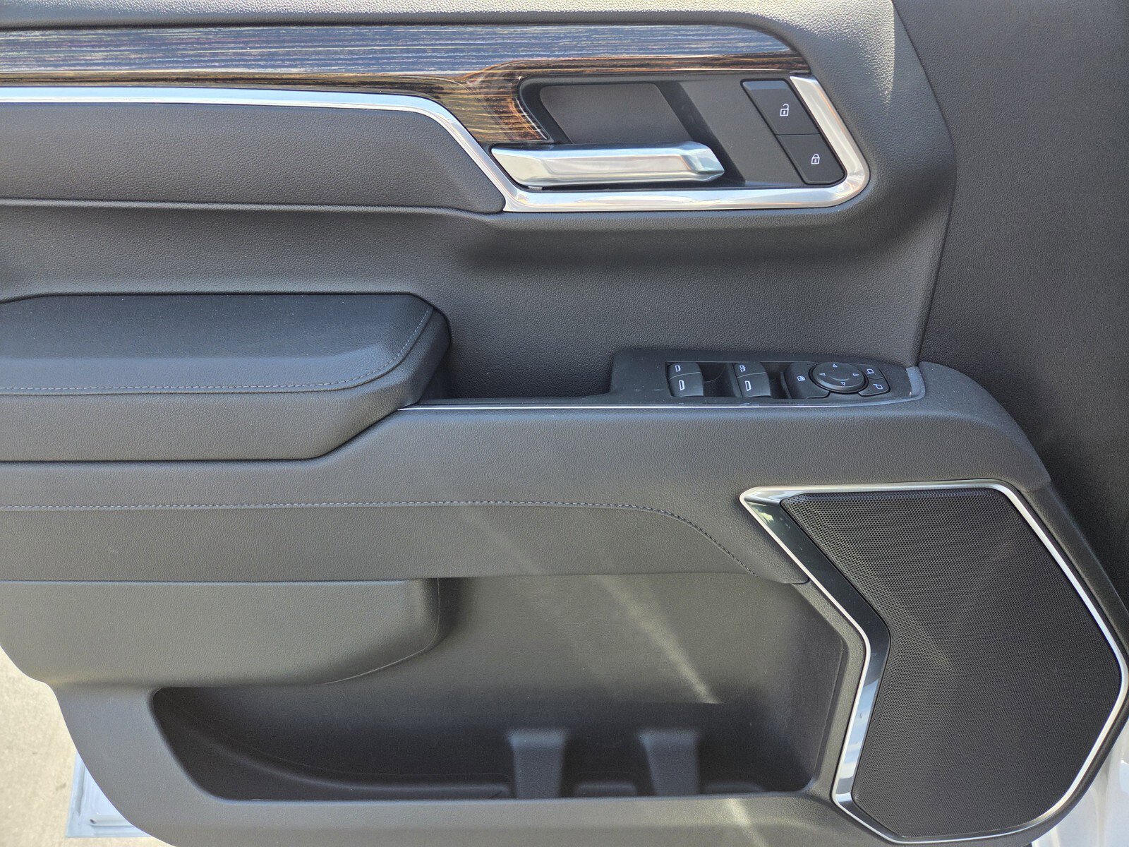 New 2025 GMC Sierra 1500 Elevation image 9