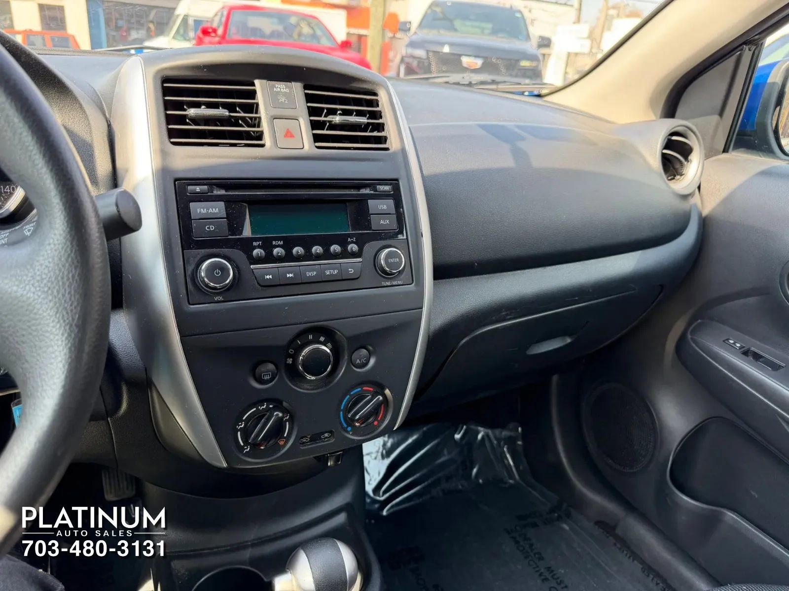 Used 2015 Nissan Versa SV FWD image 11