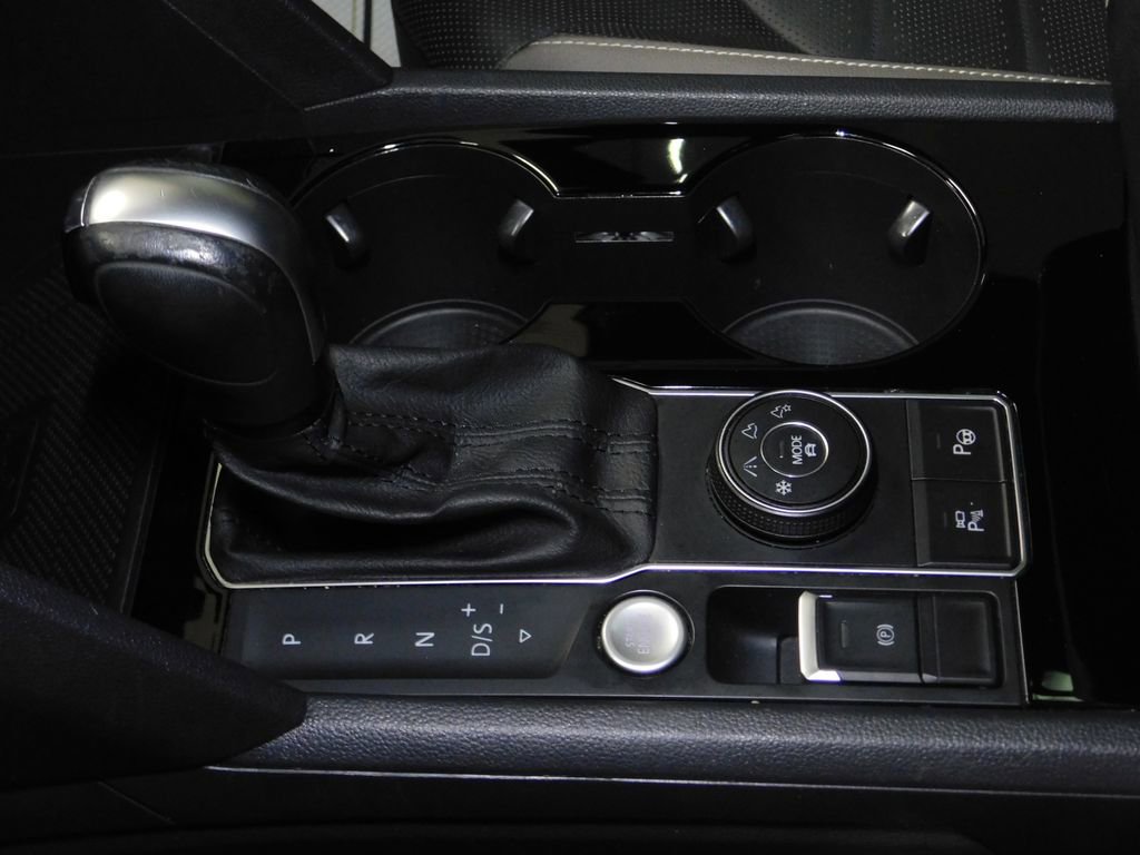 Used 2020 Volkswagen Atlas Cross Sport SEL Premium R-Line image 37