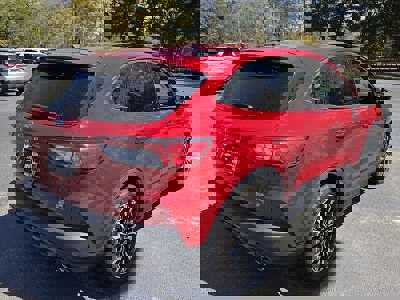 Used 2022 Ford Escape SE w/ SE Sport Appearance Package image 14