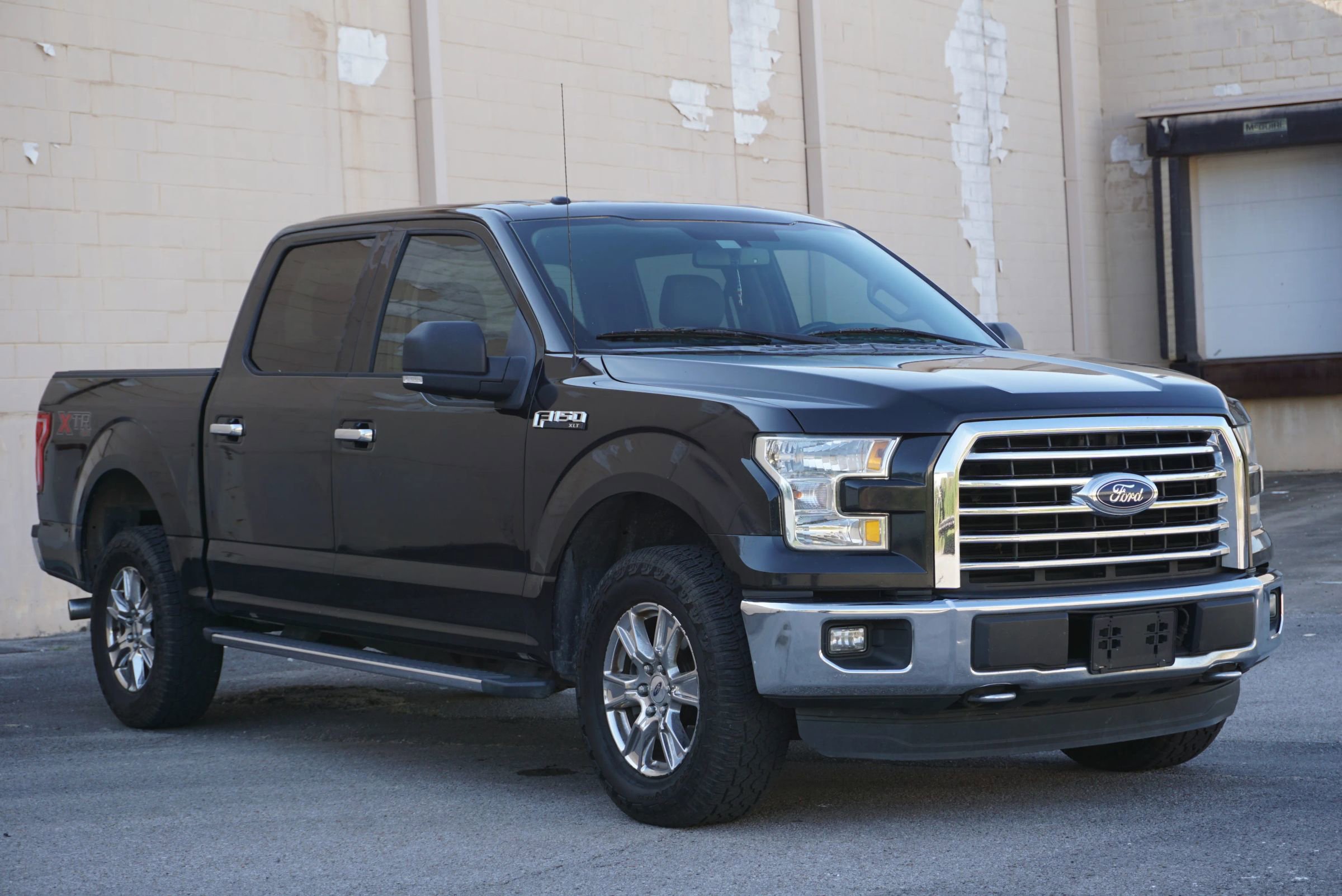 Used 2015 Ford F150 XLT w/ Equipment Group 301A Mid image 3