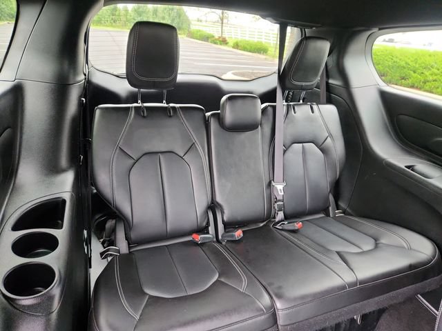 Used 2025 Chrysler Pacifica Select FWD image 33