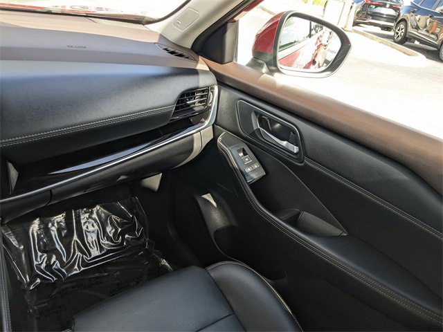 Used 2023 Nissan Rogue SL w/ SL Premium Package image 15