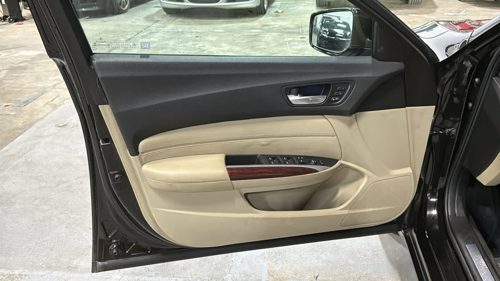Used 2015 Acura TLX w/ Technology Package FWD image 9