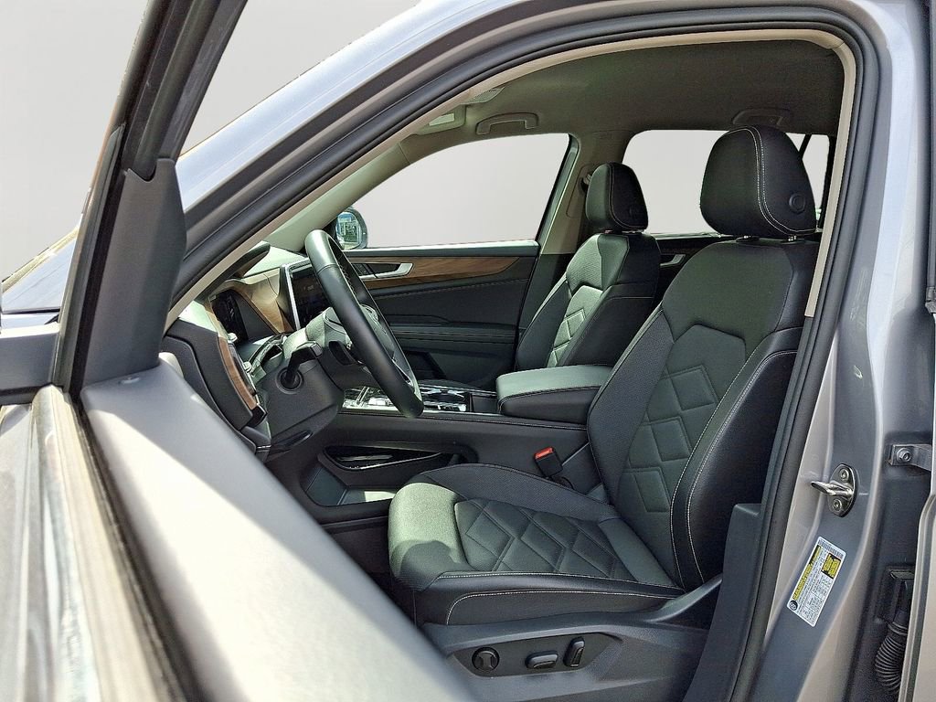 Used 2025 Volkswagen Atlas SE image 14